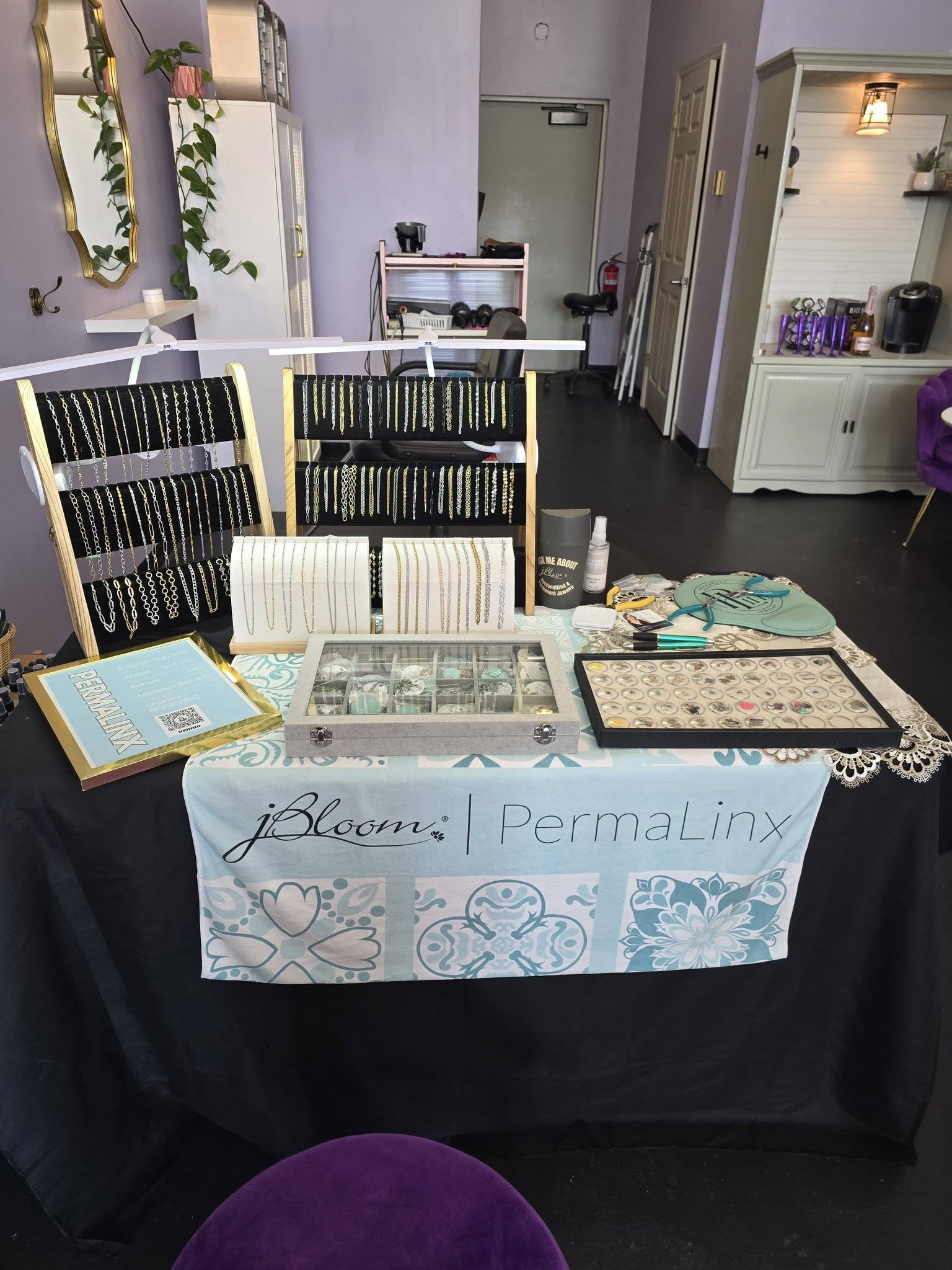 Salon Turbo Permanent Jewelry Display