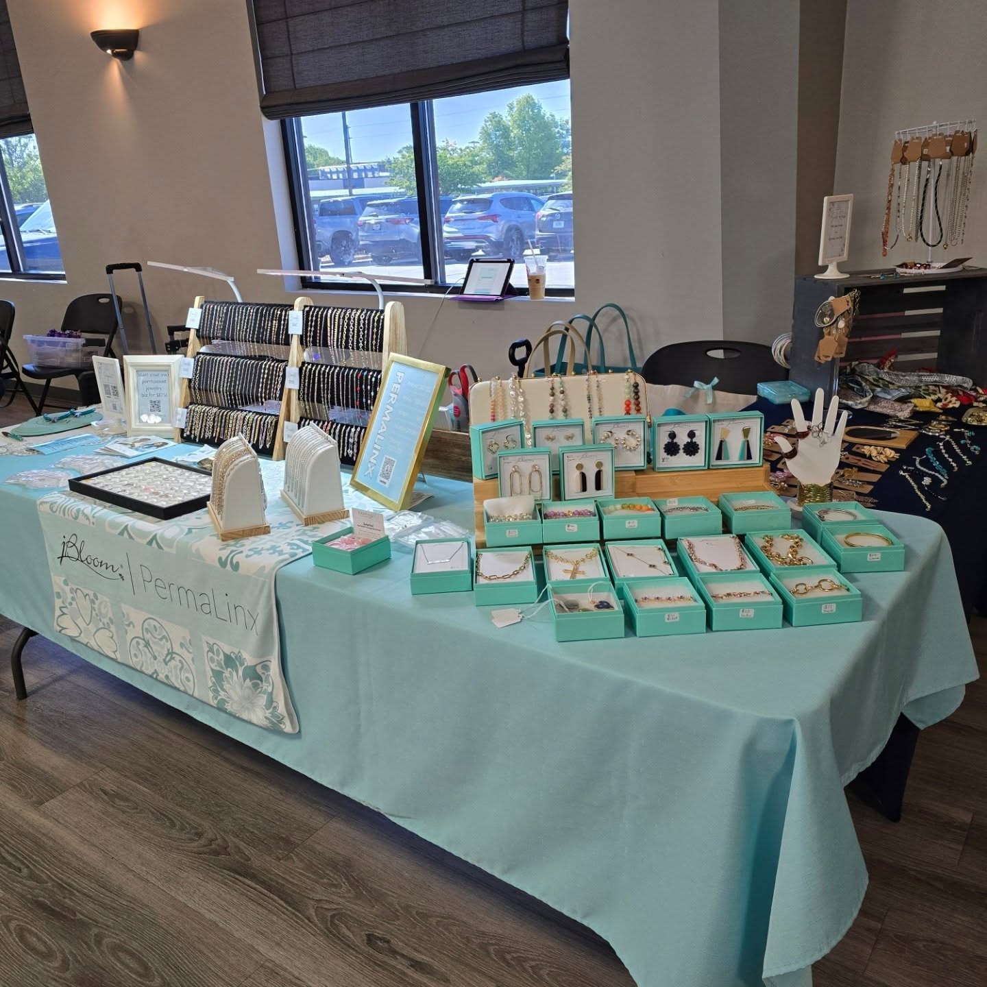 Stop by the O'Fallon Elks Lodge before 3 pm to get linx'd and to stock up on jBloom jewelry for the summer. #permanentjewelry #permanentjewelryexperience #permanentjewelrybusiness #permanentbracelet #permanentnecklace